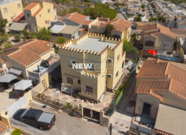 Chalet de 3 habitaciones en San Fulgencio en venta con piscina - 185.000 € (Ref: 9238842)