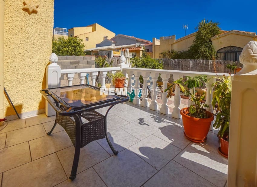 3 bedroom Villa for sale in San Fulgencio with pool - € 185,000 (Ref: 9238842)