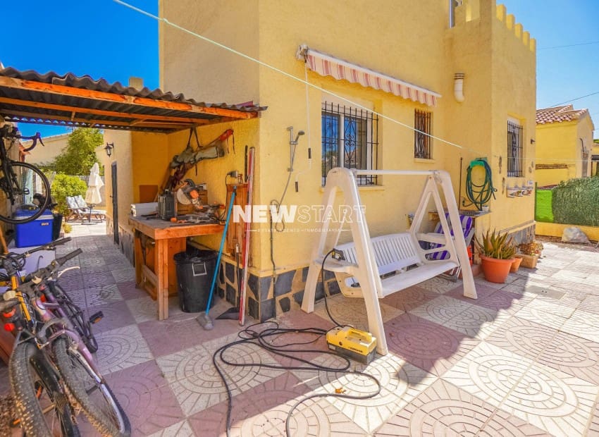 3 bedroom Villa for sale in San Fulgencio with pool - € 185,000 (Ref: 9238842)