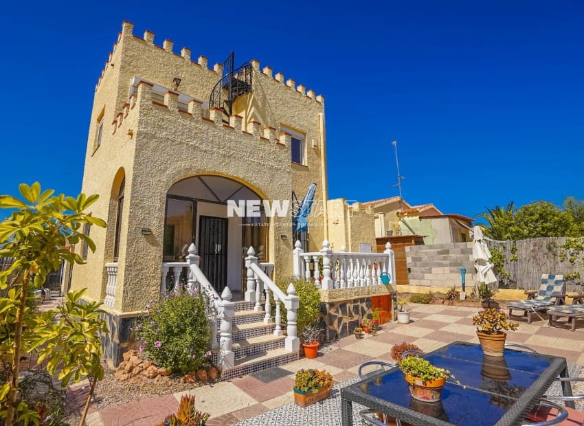 3 bedroom Villa for sale in San Fulgencio with pool - € 185,000 (Ref: 9238842)