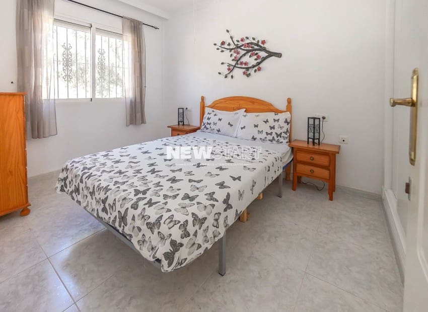 4 bedroom Villa for sale in La Marina with pool - € 229,500 (Ref: 9270258)