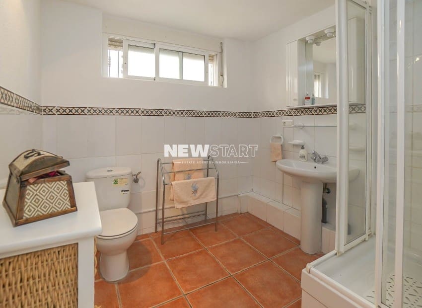 4 bedroom Villa for sale in La Marina with pool - € 229,500 (Ref: 9270258)