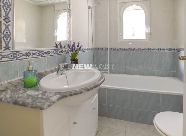 4 soveværelse Villa til salg i La Marina, Elche / Elx med swimmingpool - € 229.500 (Ref: 9270258)