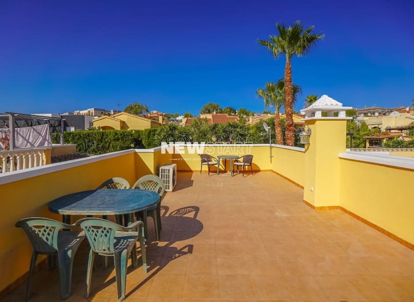 4 bedroom Villa for sale in La Marina with pool - € 229,500 (Ref: 9270258)