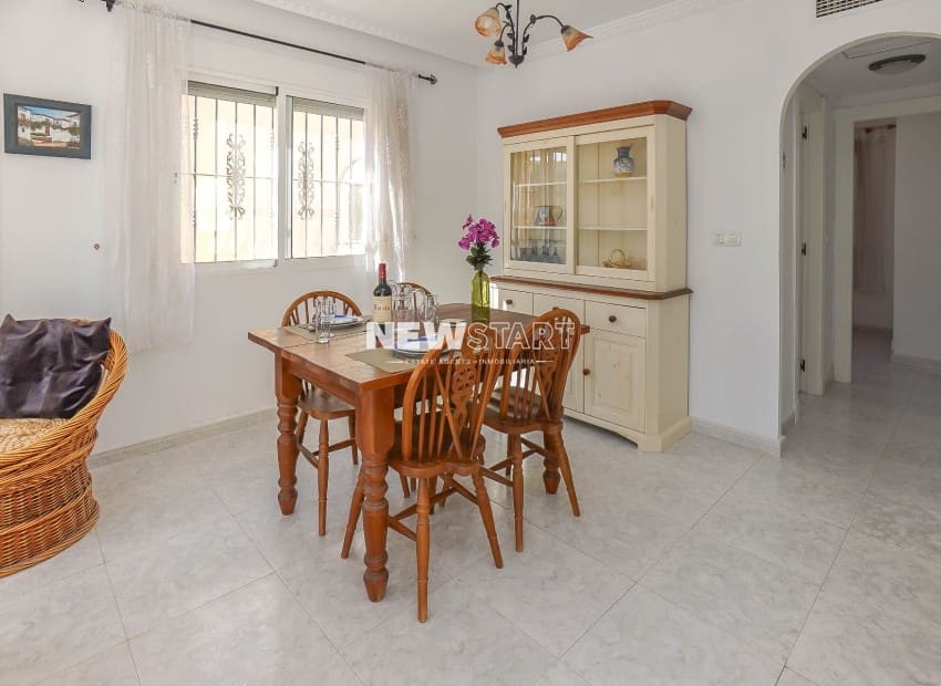 4 bedroom Villa for sale in La Marina with pool - € 229,500 (Ref: 9270258)