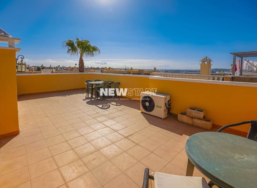 4 bedroom Villa for sale in La Marina with pool - € 229,500 (Ref: 9270258)