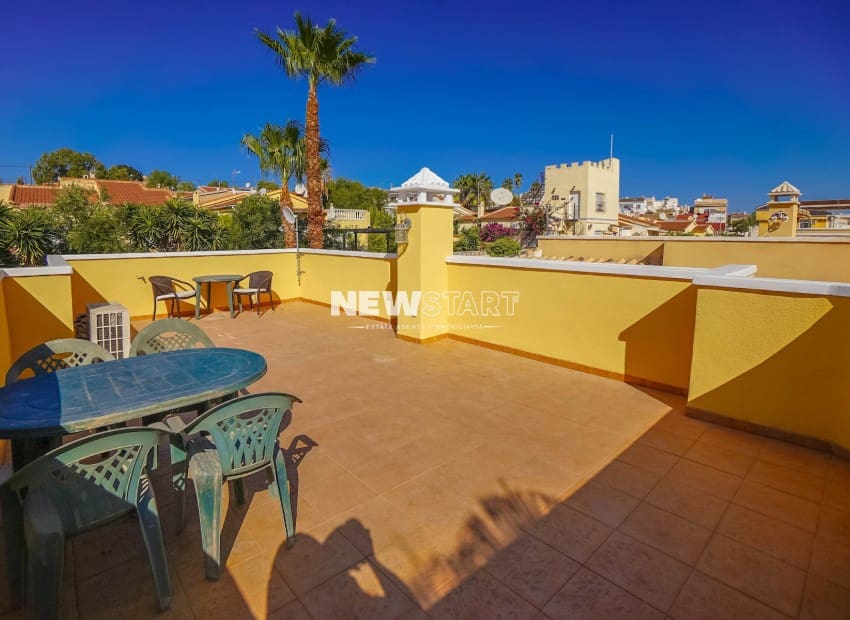 4 bedroom Villa for sale in La Marina with pool - € 229,500 (Ref: 9270258)