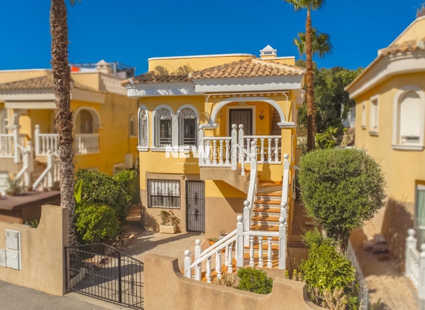 4 bedroom Villa for sale in La Marina with pool - € 229,500 (Ref: 9270258)