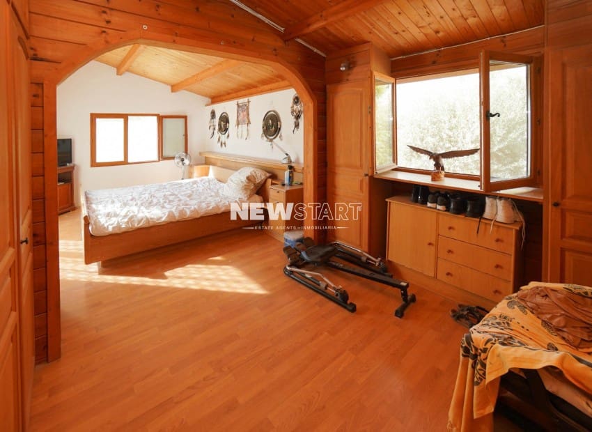 3 soveværelse Finca/Landehus til salg i Daimes med swimmingpool - € 165.000 (Ref: 9271455)