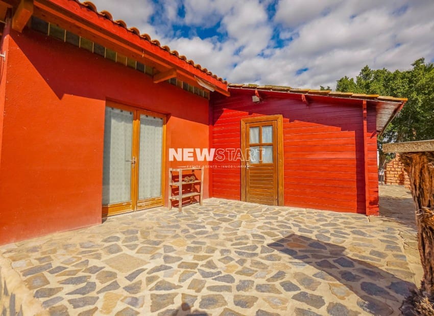 3 soveværelse Finca/Landehus til salg i Daimes med swimmingpool - € 165.000 (Ref: 9271455)