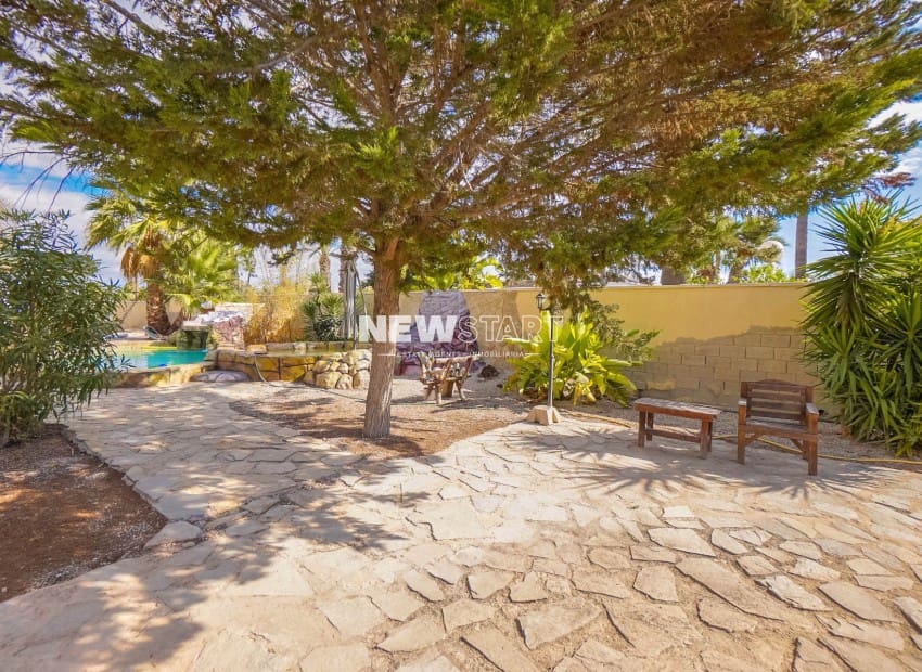 3 soveværelse Finca/Landehus til salg i Daimes med swimmingpool - € 165.000 (Ref: 9271455)