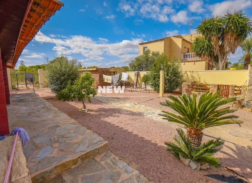 3 soveværelse Finca/Landehus til salg i Daimes med swimmingpool - € 165.000 (Ref: 9271455)