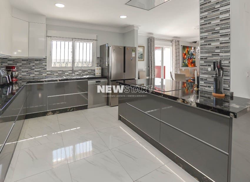 8 sypialnia Willa na sprzedaż w San Fulgencio z basenem - 950 000 € (Ref: 9278476)