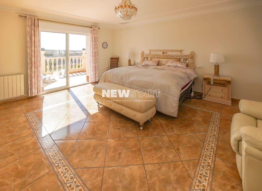 8 sypialnia Willa na sprzedaż w San Fulgencio z basenem - 950 000 € (Ref: 9278476)