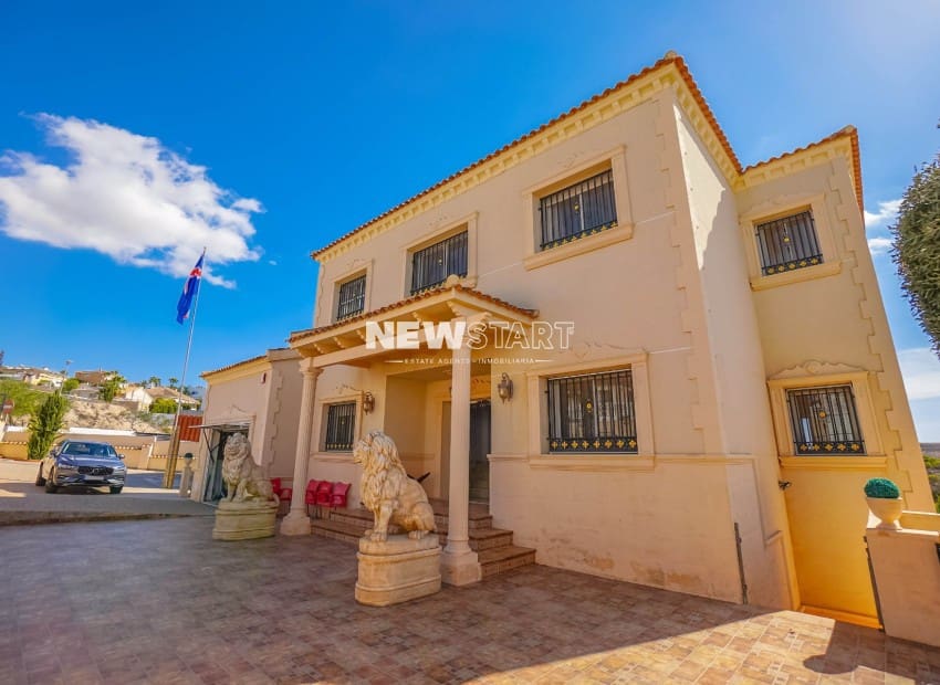 8 sypialnia Willa na sprzedaż w San Fulgencio z basenem - 950 000 € (Ref: 9278476)