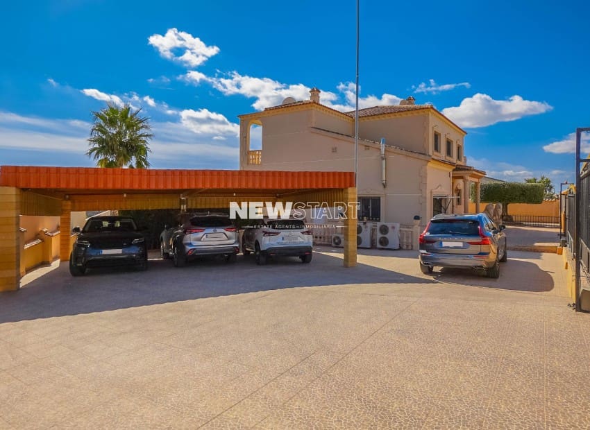 8 sypialnia Willa na sprzedaż w San Fulgencio z basenem - 950 000 € (Ref: 9278476)