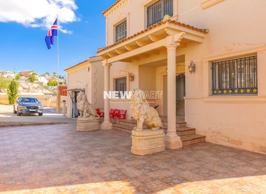 8 sypialnia Willa na sprzedaż w San Fulgencio z basenem - 950 000 € (Ref: 9278476)