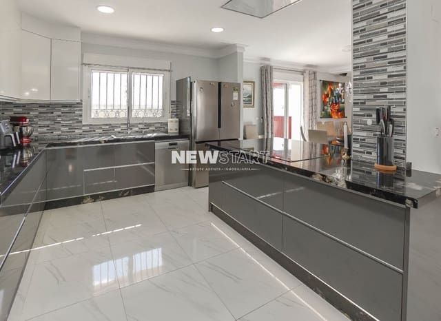 8 bedroom Villa for sale in San Fulgencio with pool - € 950,000 (Ref: 9278476)