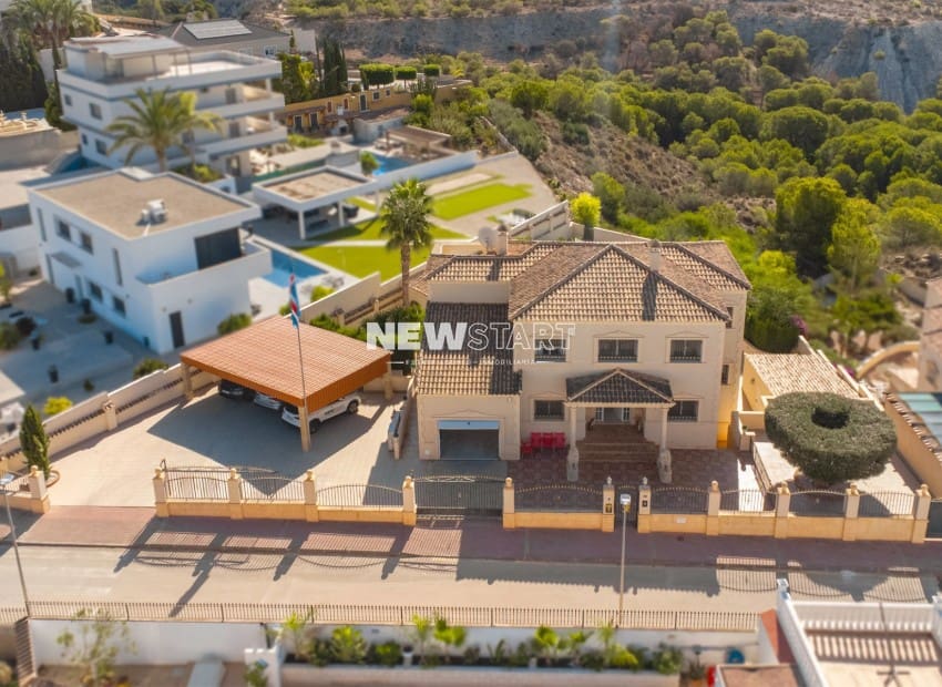 8 sypialnia Willa na sprzedaż w San Fulgencio z basenem - 950 000 € (Ref: 9278476)