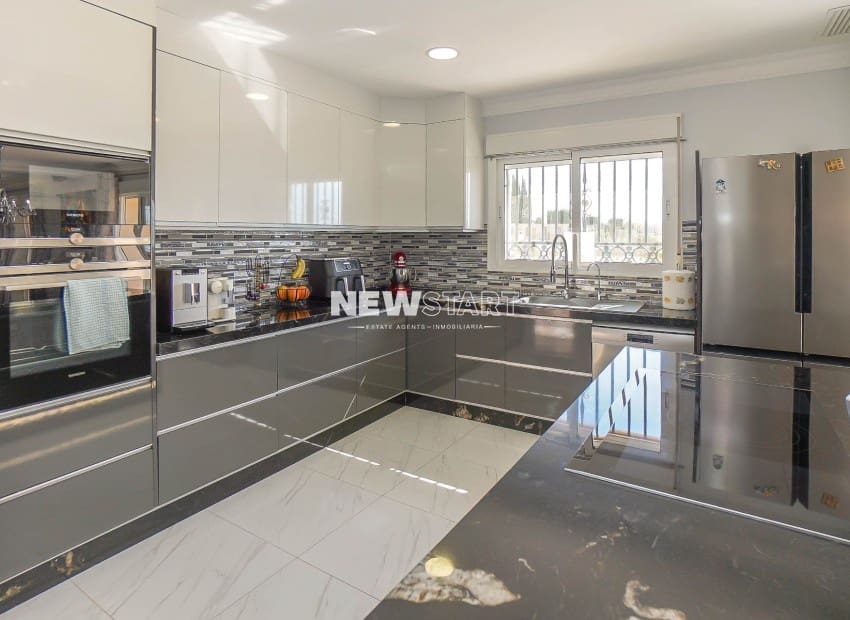 8 sypialnia Willa na sprzedaż w San Fulgencio z basenem - 950 000 € (Ref: 9278476)