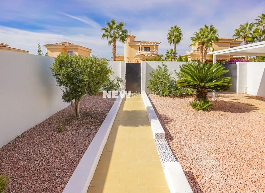 3 soverom Rekkehus til salgs i La Marina med svømmebasseng - € 169 000 (Ref: 9328553)