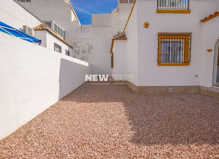 3 soverom Rekkehus til salgs i La Marina med svømmebasseng - € 169 000 (Ref: 9328553)