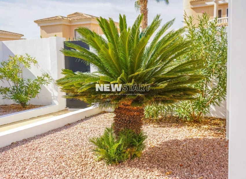 3 soverom Rekkehus til salgs i La Marina med svømmebasseng - € 169 000 (Ref: 9328553)