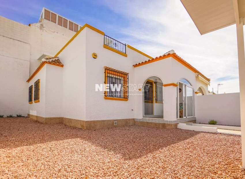 3 soverom Rekkehus til salgs i La Marina med svømmebasseng - € 169 000 (Ref: 9328553)