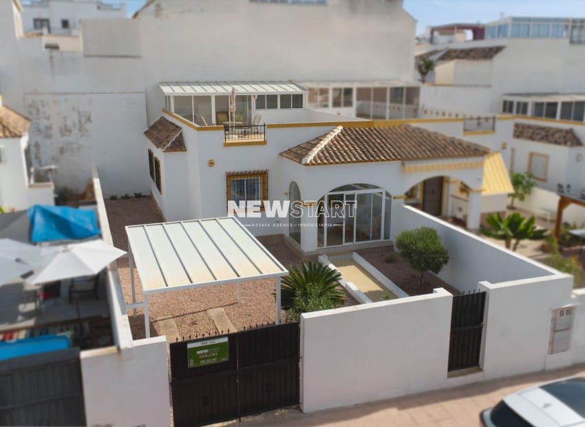 3 soverom Rekkehus til salgs i La Marina med svømmebasseng - € 169 000 (Ref: 9328553)