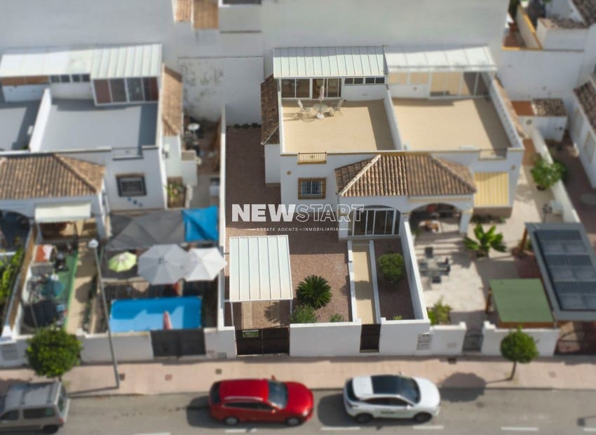 3 soverom Rekkehus til salgs i La Marina med svømmebasseng - € 169 000 (Ref: 9328553)