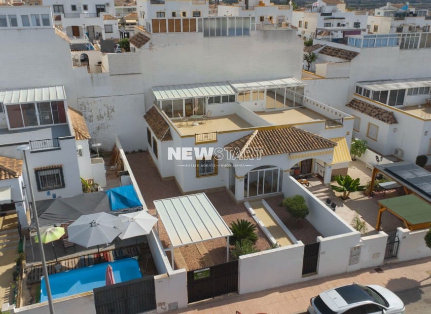 3 soverom Rekkehus til salgs i La Marina med svømmebasseng - € 169 000 (Ref: 9328553)