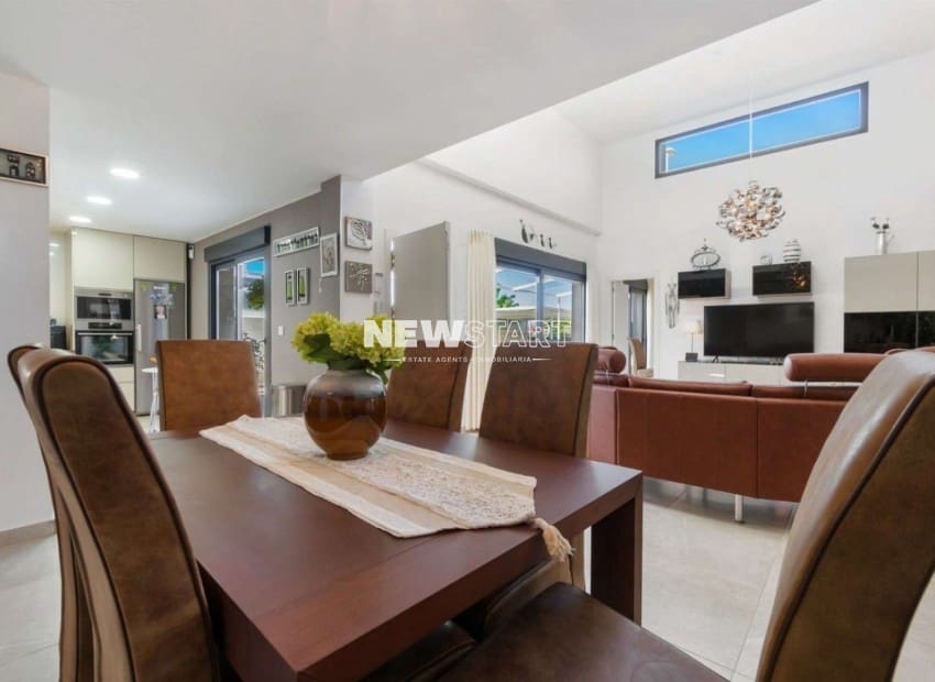 2 soverom Villa til salgs i Daya Nueva med svømmebasseng - € 359 000 (Ref: 9349785)