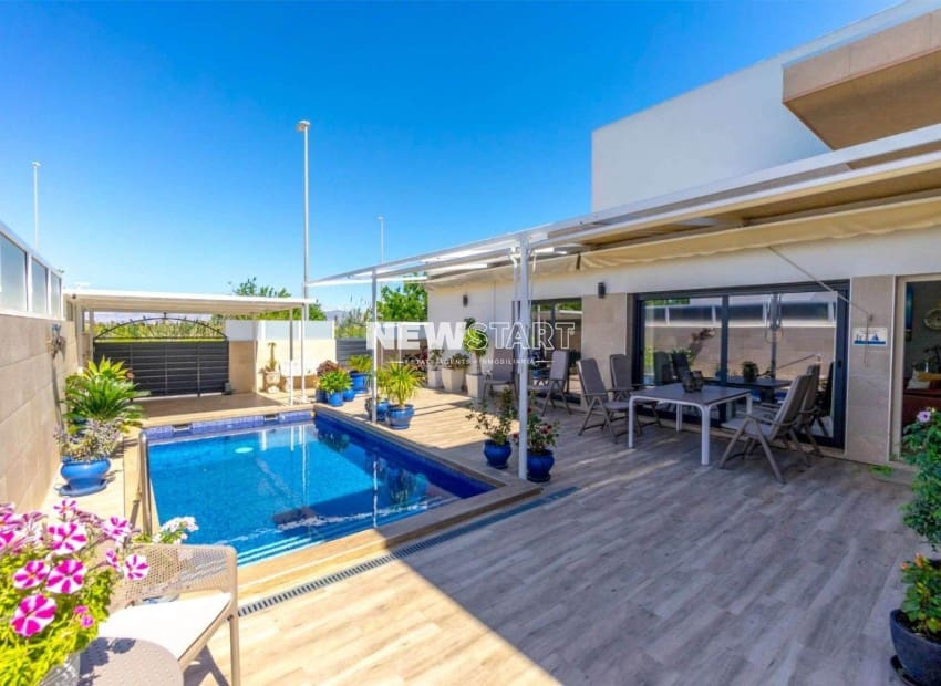 2 soverom Villa til salgs i Daya Nueva med svømmebasseng - € 359 000 (Ref: 9349785)