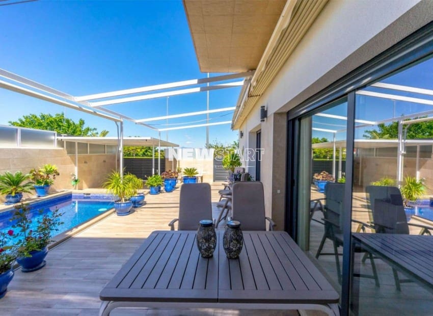 2 soverom Villa til salgs i Daya Nueva med svømmebasseng - € 359 000 (Ref: 9349785)