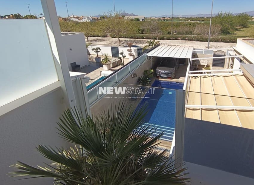 2 soverom Villa til salgs i Daya Nueva med svømmebasseng - € 359 000 (Ref: 9349785)