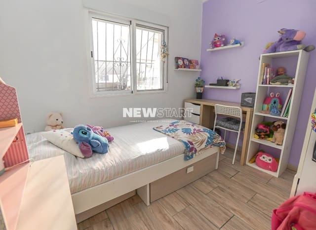 2 soveværelse Bungalow til salg i La Marina, Elche / Elx med garage - € 119.000 (Ref: 9360479)