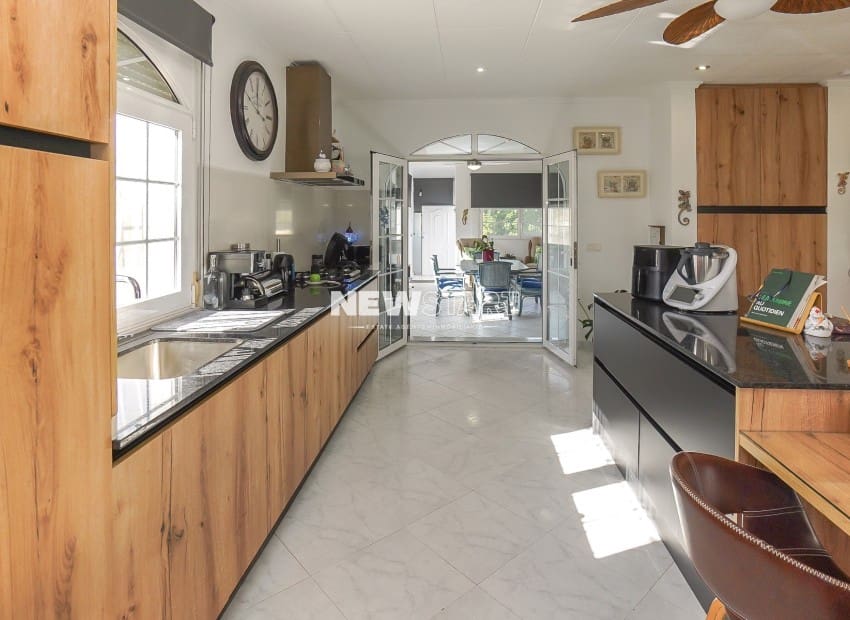 Chalet de 3 habitaciones en San Fulgencio en venta con piscina garaje - 595.000 € (Ref: 9388491)