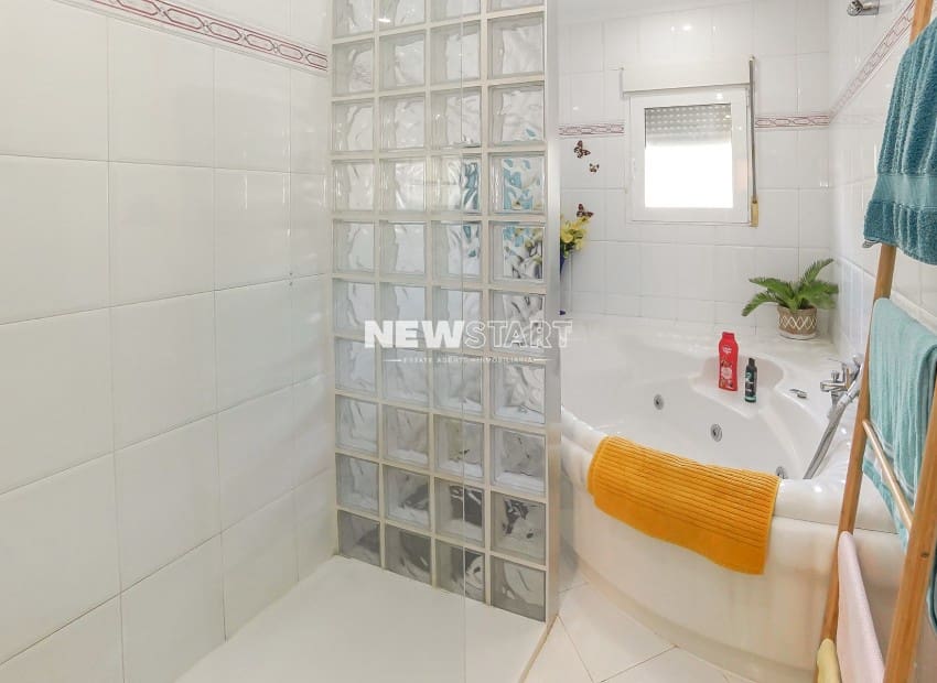 Chalet de 3 habitaciones en San Fulgencio en venta con piscina garaje - 595.000 € (Ref: 9388491)