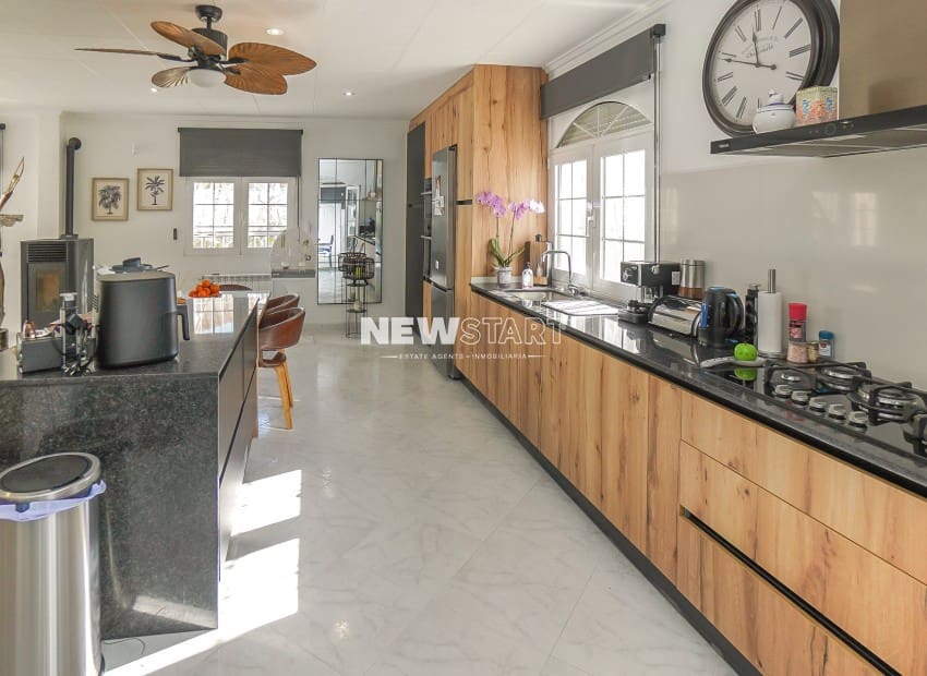 Chalet de 3 habitaciones en San Fulgencio en venta con piscina garaje - 595.000 € (Ref: 9388491)