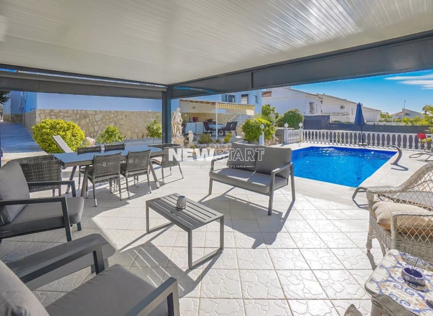 Chalet de 3 habitaciones en San Fulgencio en venta con piscina garaje - 595.000 € (Ref: 9388491)