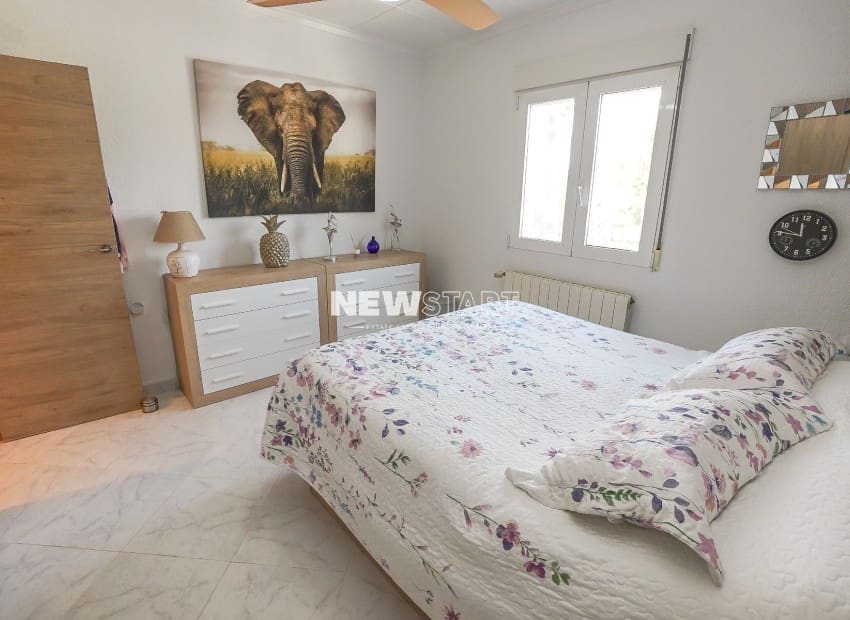 Chalet de 3 habitaciones en San Fulgencio en venta con piscina garaje - 595.000 € (Ref: 9388491)