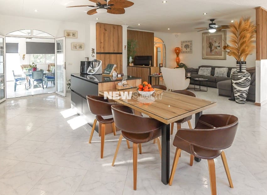 Chalet de 3 habitaciones en San Fulgencio en venta con piscina garaje - 595.000 € (Ref: 9388491)