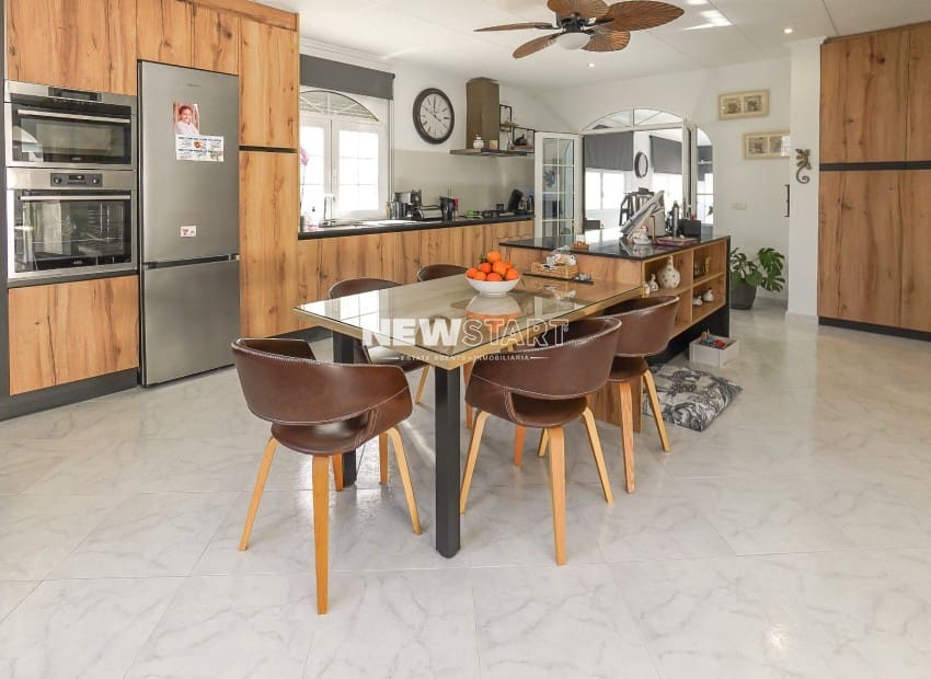 Chalet de 3 habitaciones en San Fulgencio en venta con piscina garaje - 595.000 € (Ref: 9388491)