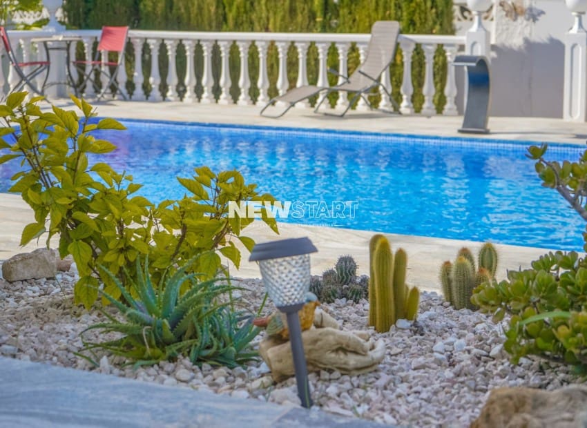 Chalet de 3 habitaciones en San Fulgencio en venta con piscina garaje - 595.000 € (Ref: 9388491)