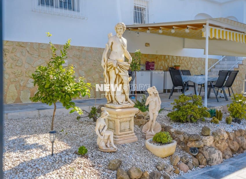 Chalet de 3 habitaciones en San Fulgencio en venta con piscina garaje - 595.000 € (Ref: 9388491)