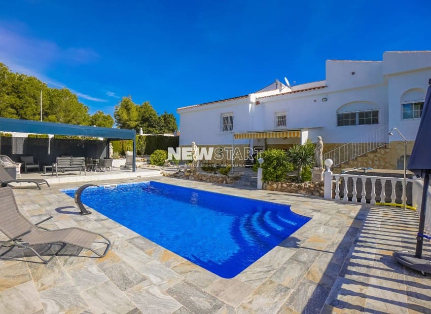 Chalet de 3 habitaciones en San Fulgencio en venta con piscina garaje - 595.000 € (Ref: 9388491)