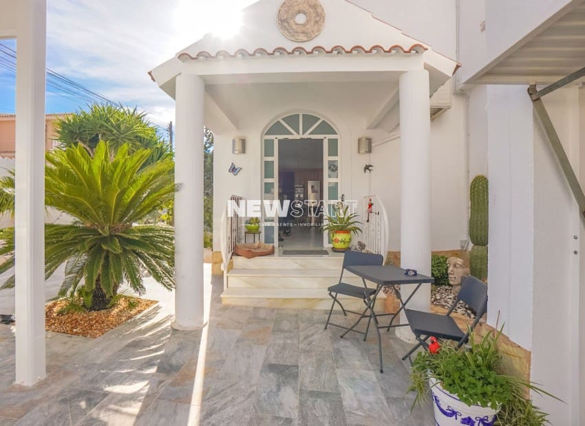 Chalet de 3 habitaciones en San Fulgencio en venta con piscina garaje - 595.000 € (Ref: 9388491)