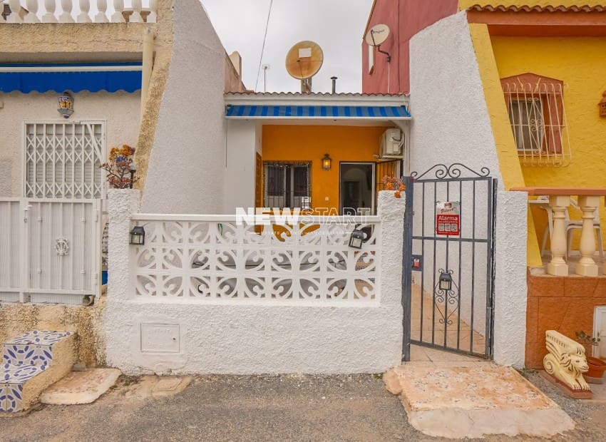 1 makuuhuone Bungalow myytävänä paikassa La Marina mukana 
autotalli - 89 000 € (Ref: 9388492)