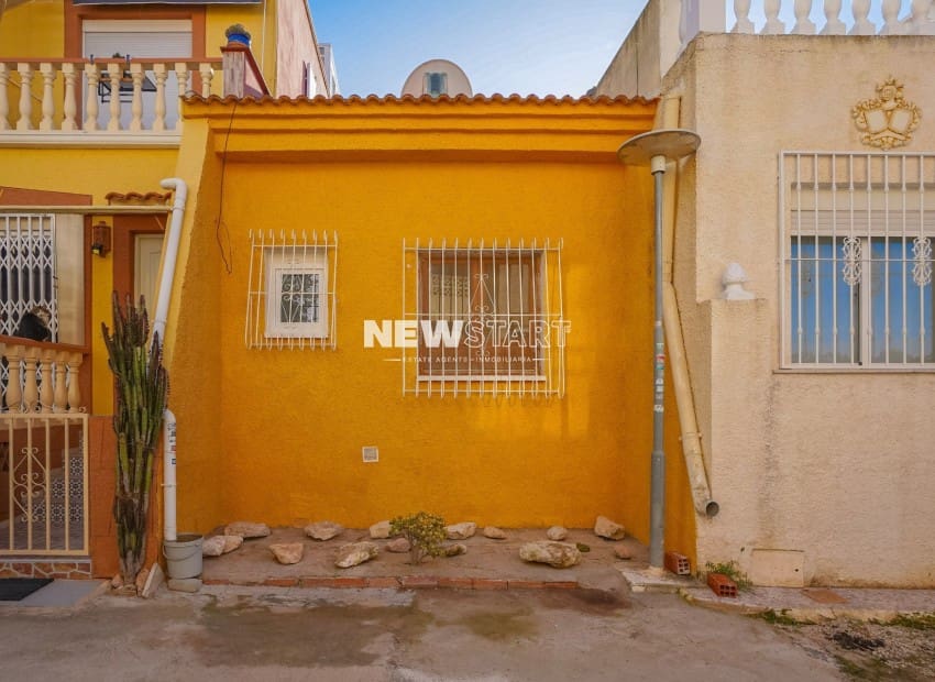 1 makuuhuone Bungalow myytävänä paikassa La Marina mukana 
autotalli - 89 000 € (Ref: 9388492)