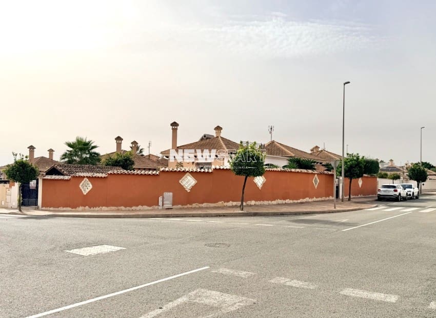 3 chambre Villa/Maison à vendre à La Marina avec piscine garage - 359 999 € (Ref: 9396545)